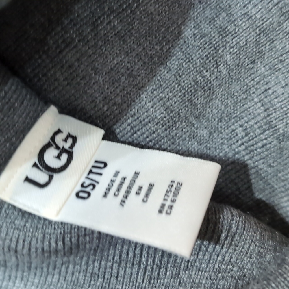 Ugg Australia 2 Piece Touch Screen Compatible Hat & Tech Gloves Set Nwt ❤️ - Picture 9 of 10